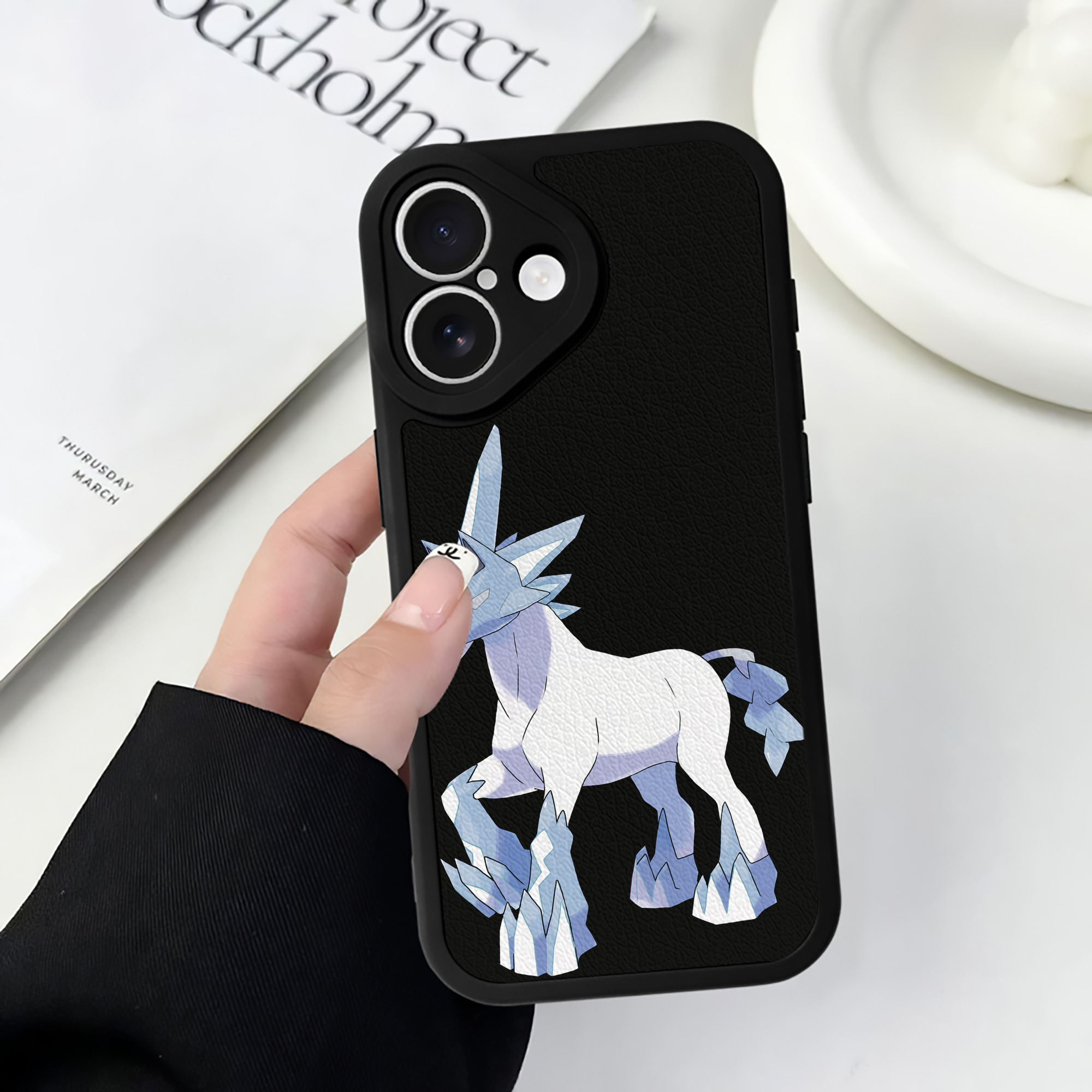 （画像用） ポケットモンスター Pokémon 【iPhone 16シリーズ対応】シリコンスマホケース（レザー調） 材質：シリコン